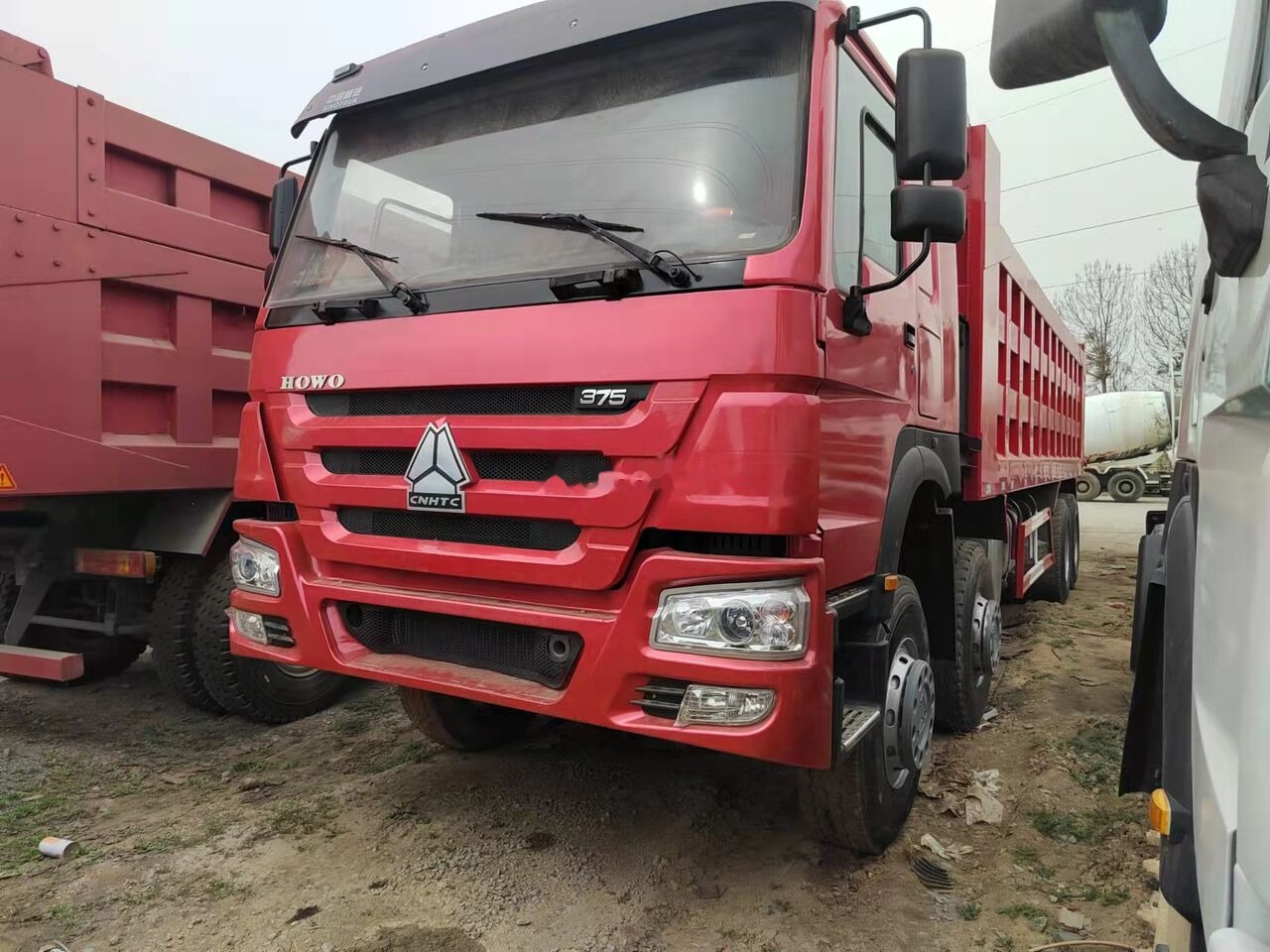 Howo 375 8x4 - Camión volquete: foto 3 Howo 375 8x4 - Camión volquete: foto 3