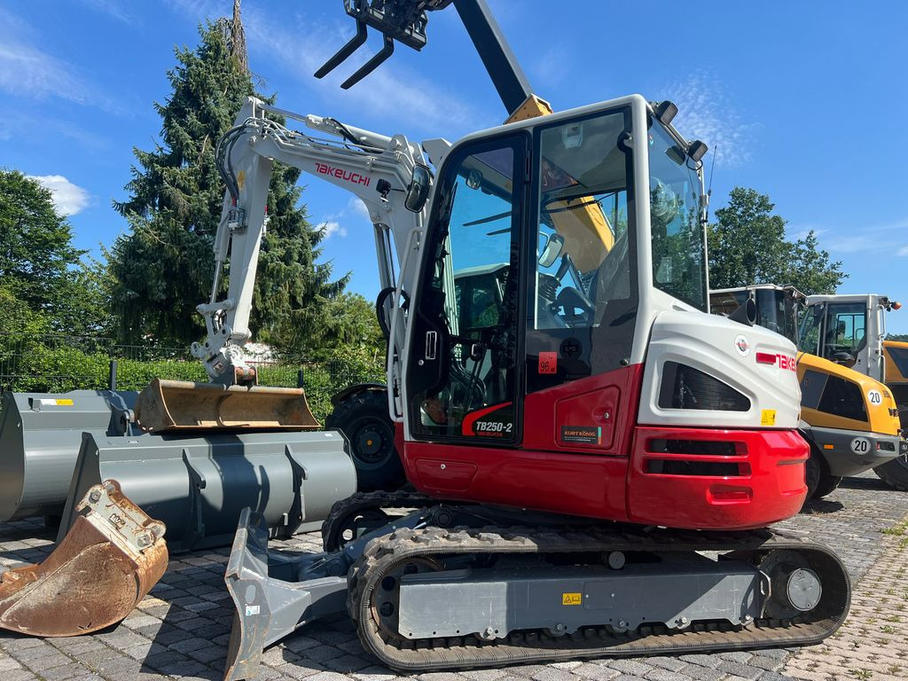 Takeuchi TB 250-2 u. 260 - Miniexcavadora: foto 1 Takeuchi TB 250-2 u. 260 - Miniexcavadora: foto 1