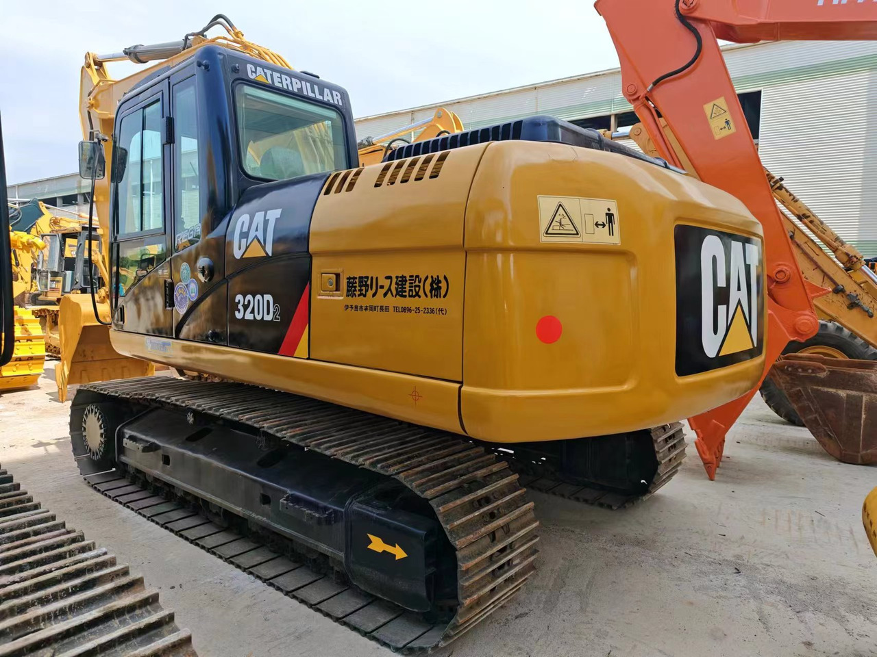 CATERPILLAR CAT 320D2 - Excavadora de cadenas: foto 1 CATERPILLAR CAT 320D2 - Excavadora de cadenas: foto 1