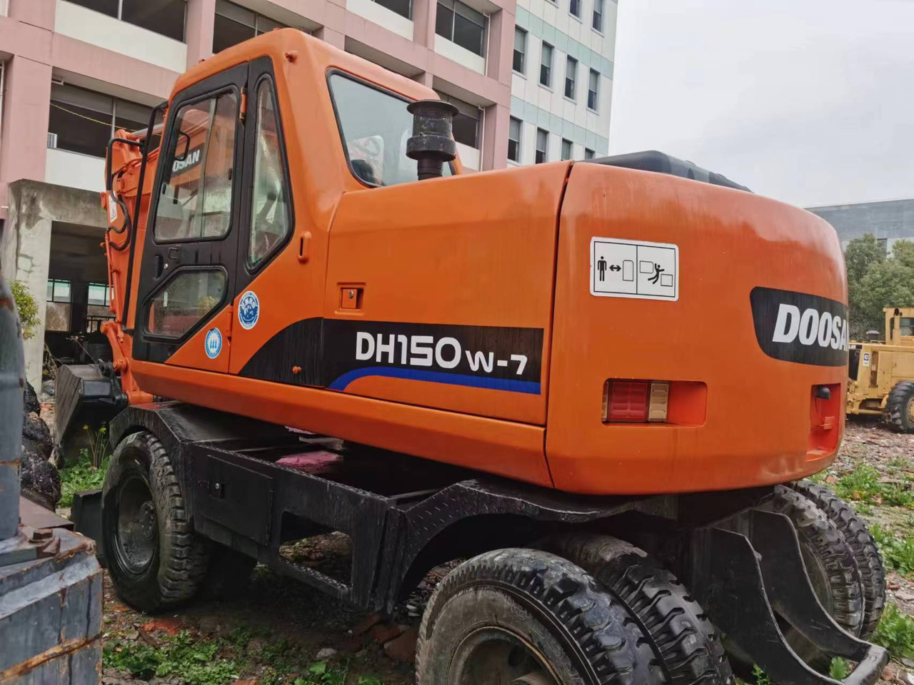 DOOSAN DH150W-7 - Excavadora de ruedas: foto 2 DOOSAN DH150W-7 - Excavadora de ruedas: foto 2
