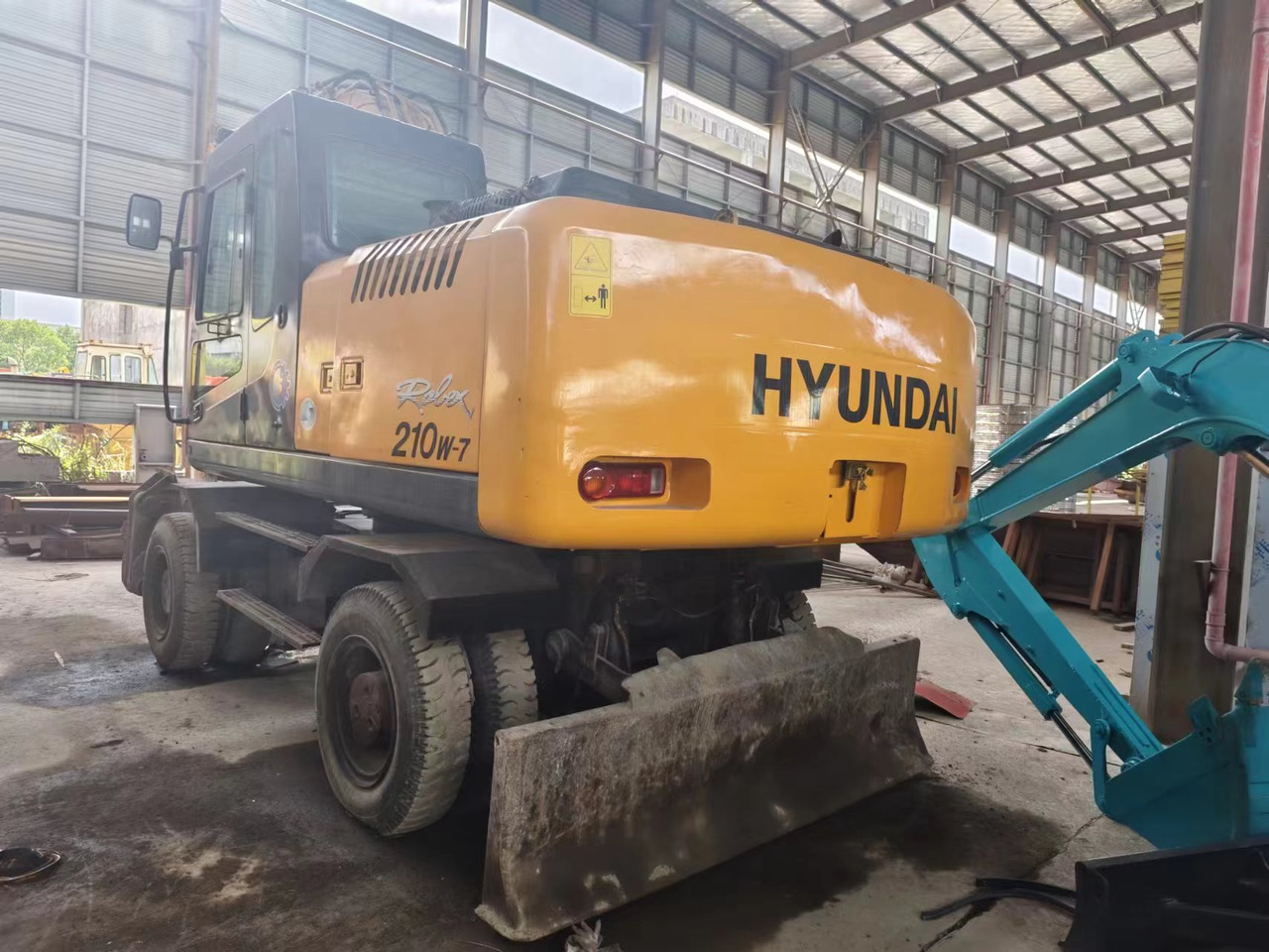 HYUNDAI 210W-7 - Excavadora de ruedas: foto 4 HYUNDAI 210W-7 - Excavadora de ruedas: foto 4