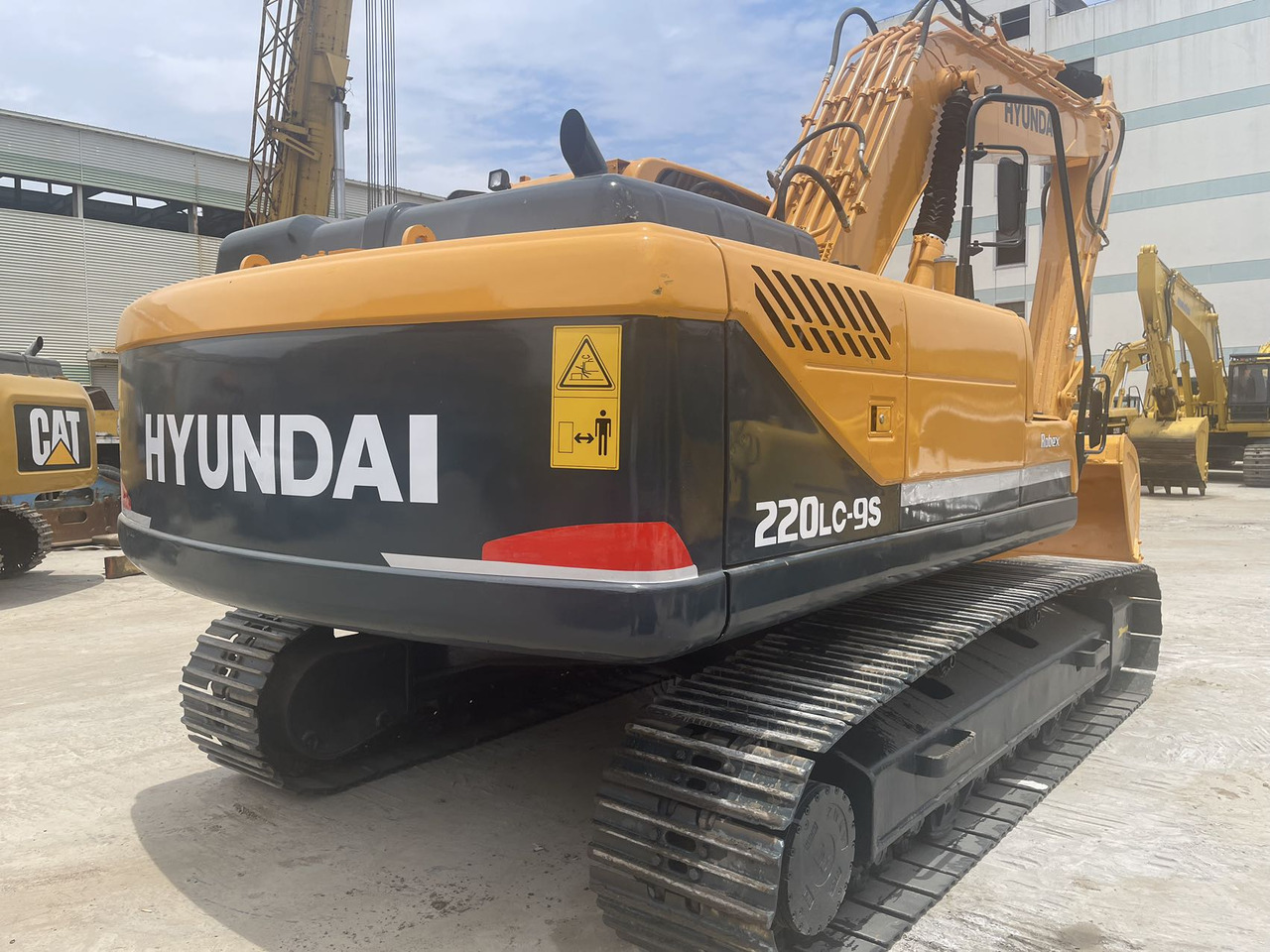 HYUNDAI 220LC-9S - Excavadora de cadenas: foto 1 HYUNDAI 220LC-9S - Excavadora de cadenas: foto 1