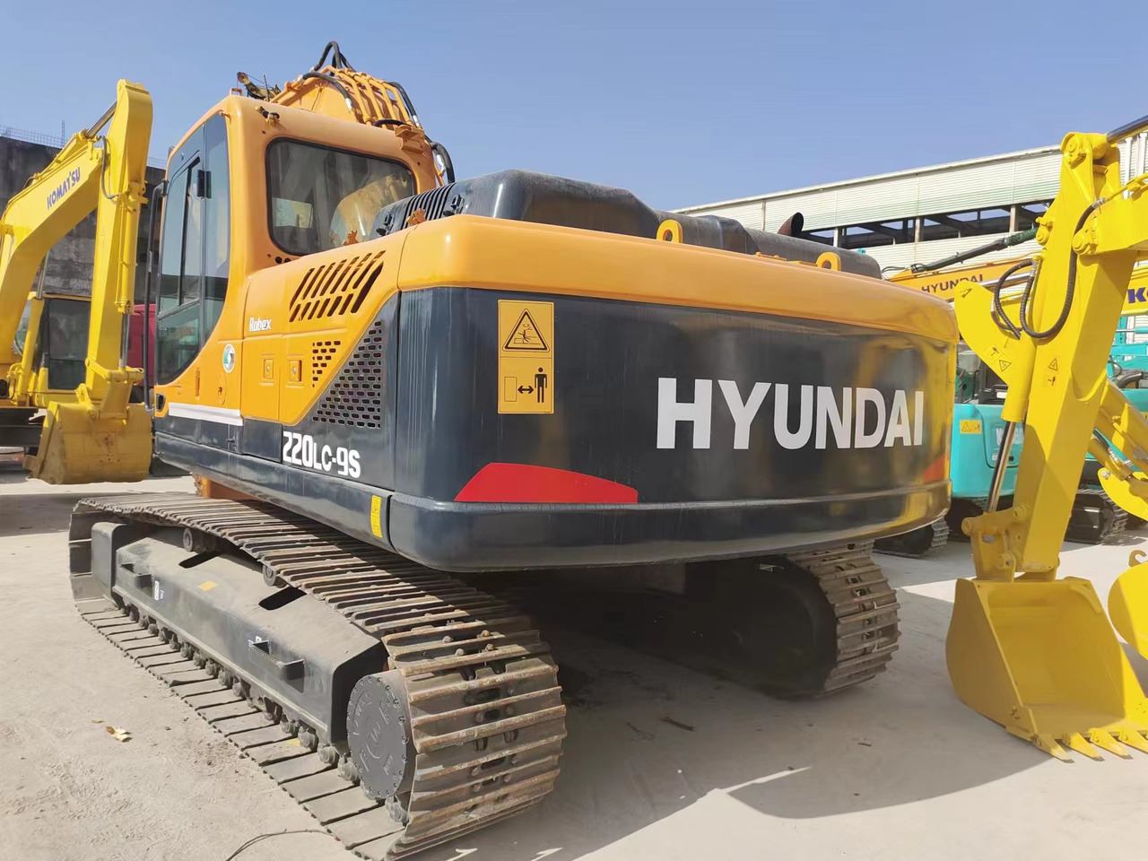 HYUNDAI 220LC-9S - Excavadora de cadenas: foto 2 HYUNDAI 220LC-9S - Excavadora de cadenas: foto 2