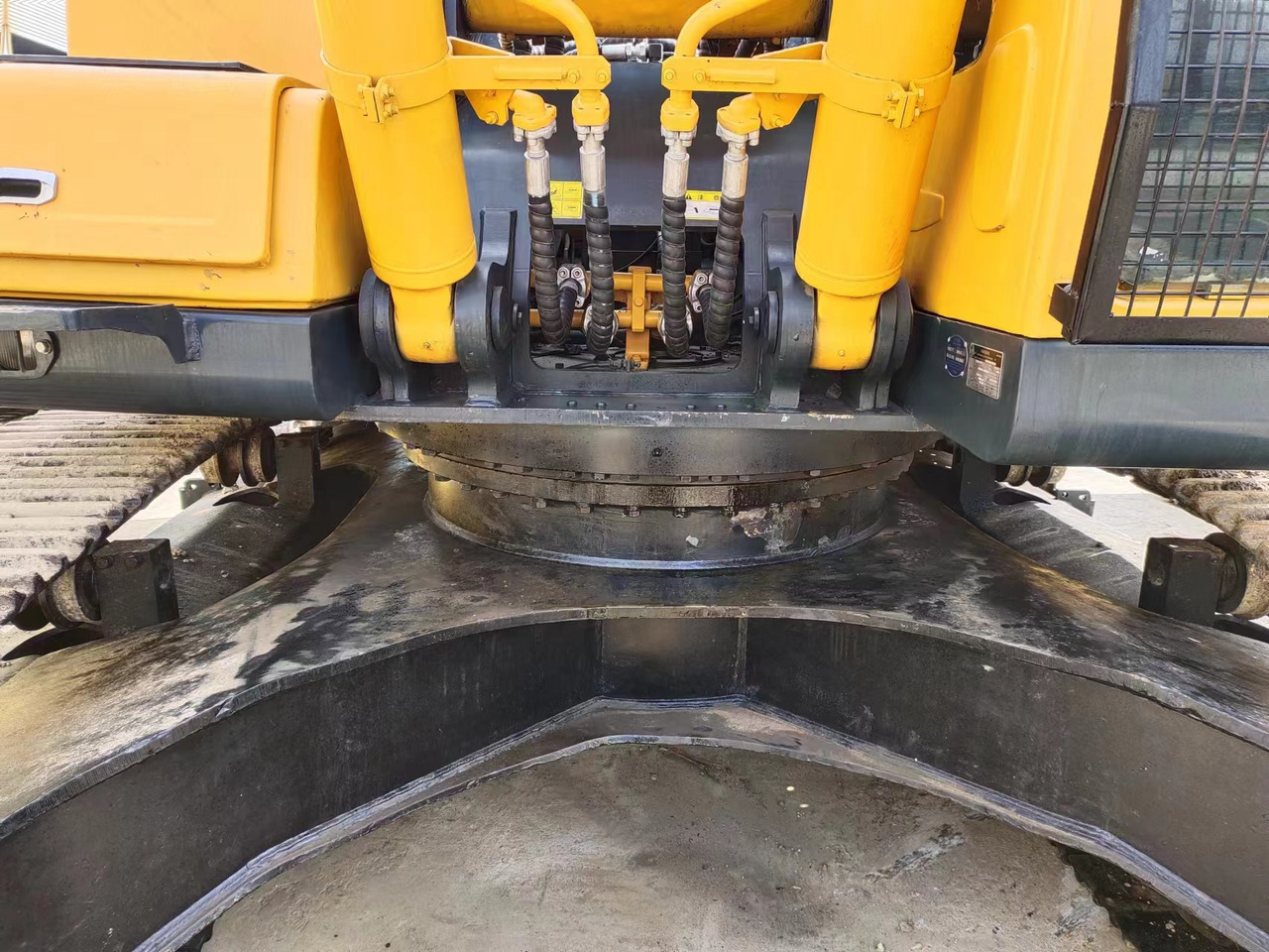 HYUNDAI R385LC-9T R305 R220 - Excavadora de cadenas: foto 3 HYUNDAI R385LC-9T R305 R220 - Excavadora de cadenas: foto 3