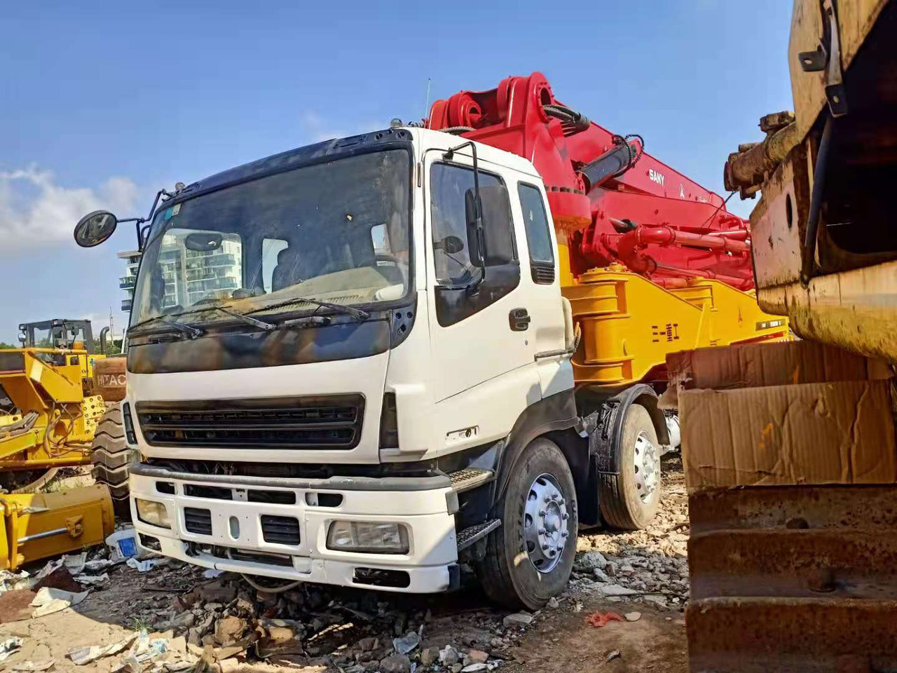ISUZU 48M - Camión bomba de hormigón: foto 1 ISUZU 48M - Camión bomba de hormigón: foto 1