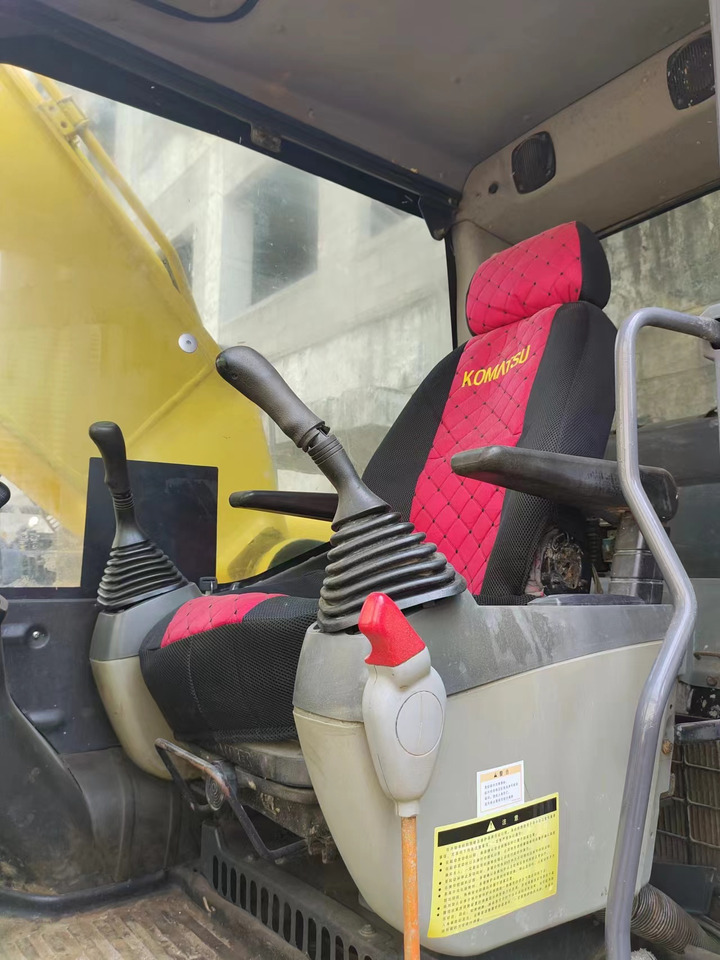 KOMATSU PC200-8 - Excavadora de cadenas: foto 3 KOMATSU PC200-8 - Excavadora de cadenas: foto 3