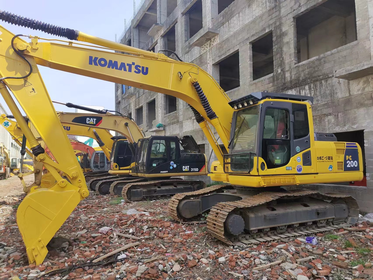 KOMATSU PC200-8 PC200-7 PC220-7 - Excavadora de cadenas: foto 1 KOMATSU PC200-8 PC200-7 PC220-7 - Excavadora de cadenas: foto 1