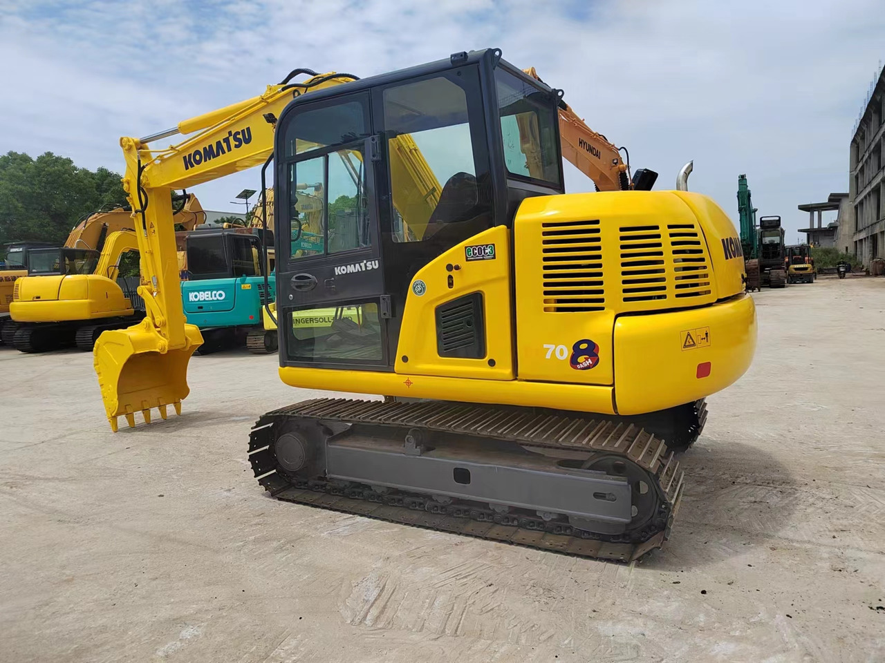 KOMATSU PC70-8 - Excavadora de cadenas: foto 1 KOMATSU PC70-8 - Excavadora de cadenas: foto 1