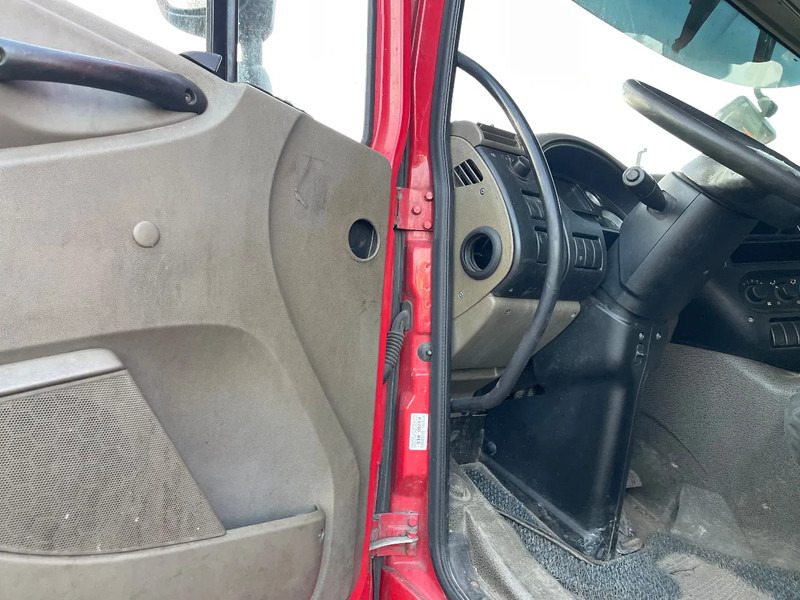 Foto del interior 1: Cabeza tractora DAF CF 85 Tractor unit