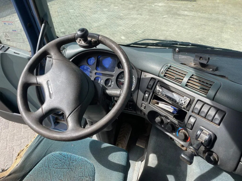 Foto del interior 1: Camión portacontenedor de cadenas DAF CF 75.360 Portaal Systeem HMF HOLLAND TRUCK
