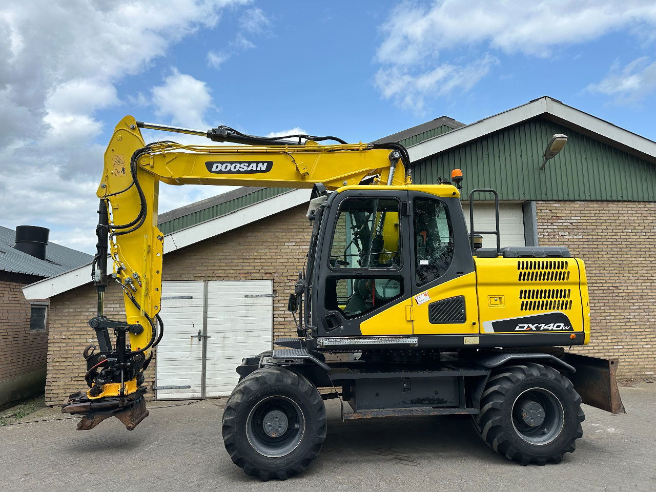 Doosan DX140W-5 - Excavadora de ruedas: foto 1 Doosan DX140W-5 - Excavadora de ruedas: foto 1