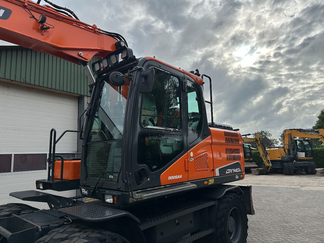 Doosan DX140W-5 - Excavadora de ruedas: foto 3 Doosan DX140W-5 - Excavadora de ruedas: foto 3