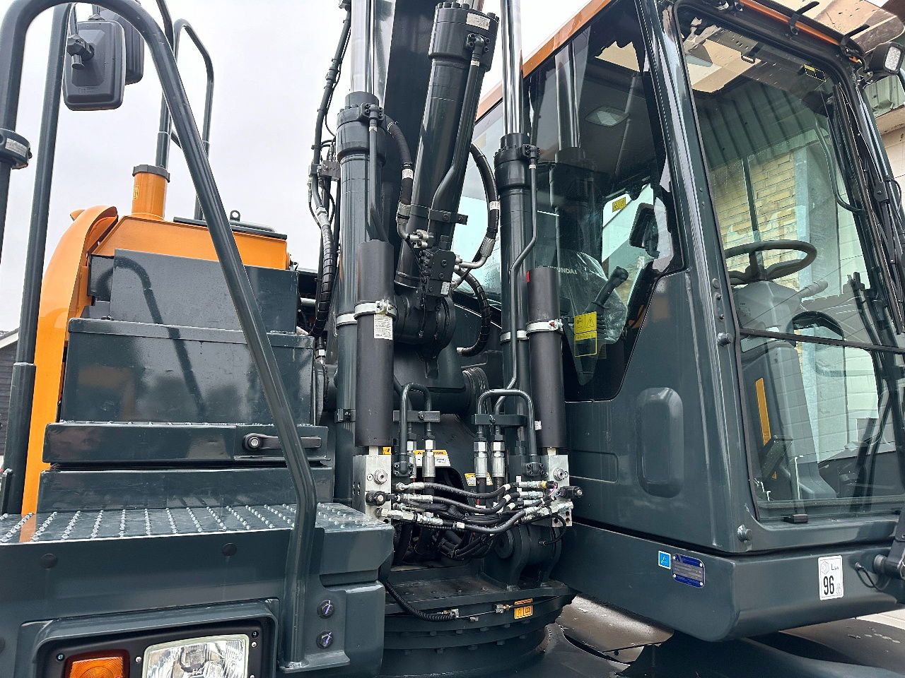 Excavadora de ruedas Hyundai HW140A: foto 21