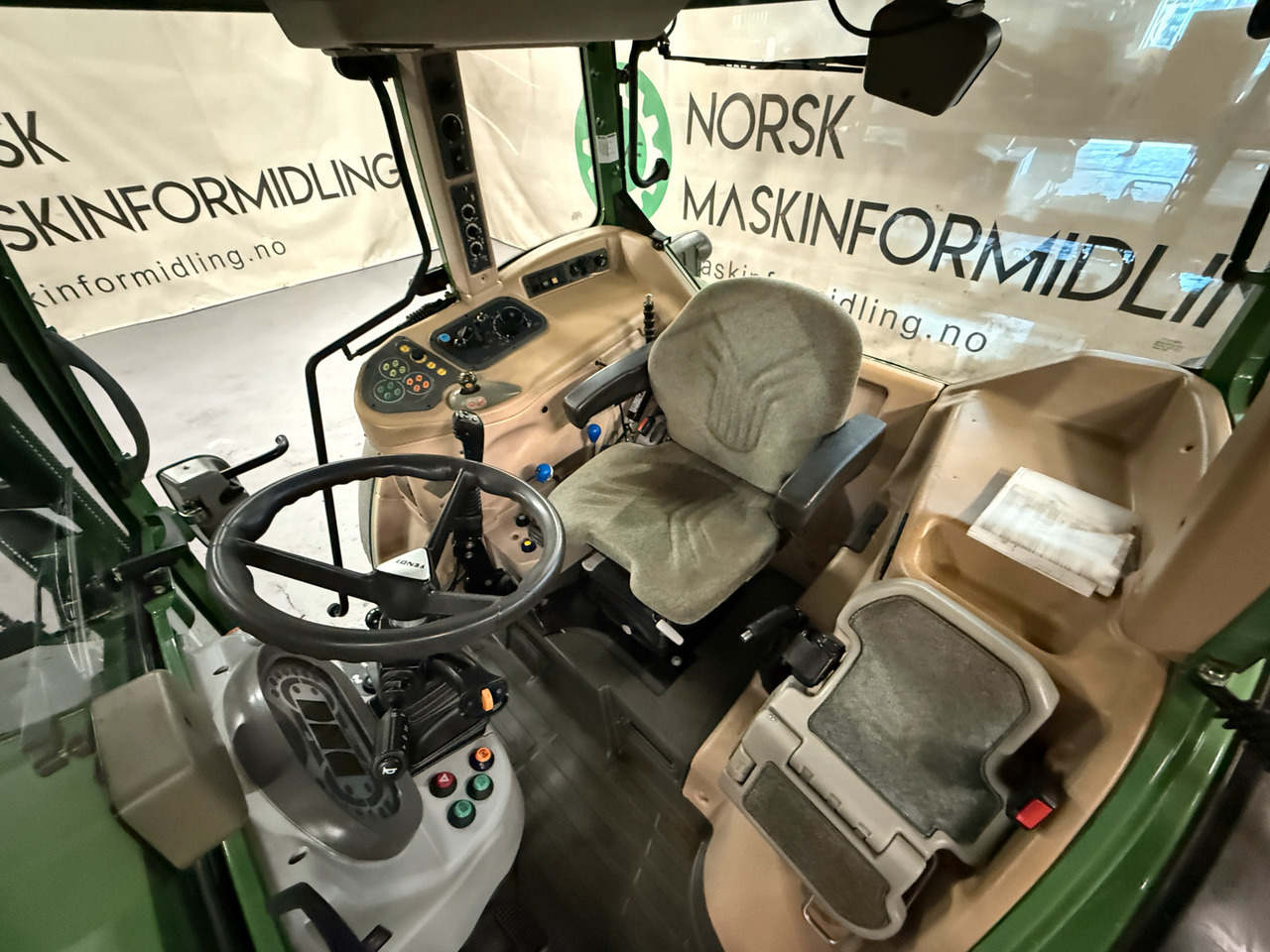 Tractor Fendt 211 Vario TMS: foto 12
