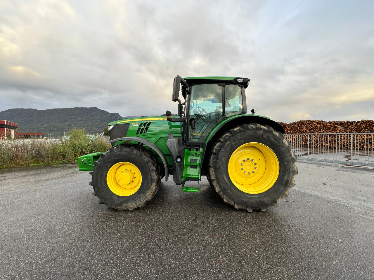 John Deere 6215R - Tractor: foto 3 John Deere 6215R - Tractor: foto 3