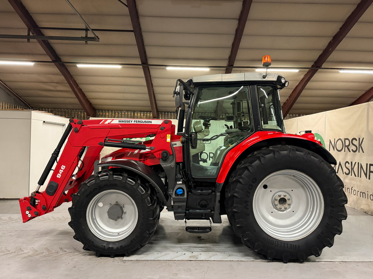 Massey Ferguson 5613 Dyna 4 - Tractor: foto 2 Massey Ferguson 5613 Dyna 4 - Tractor: foto 2