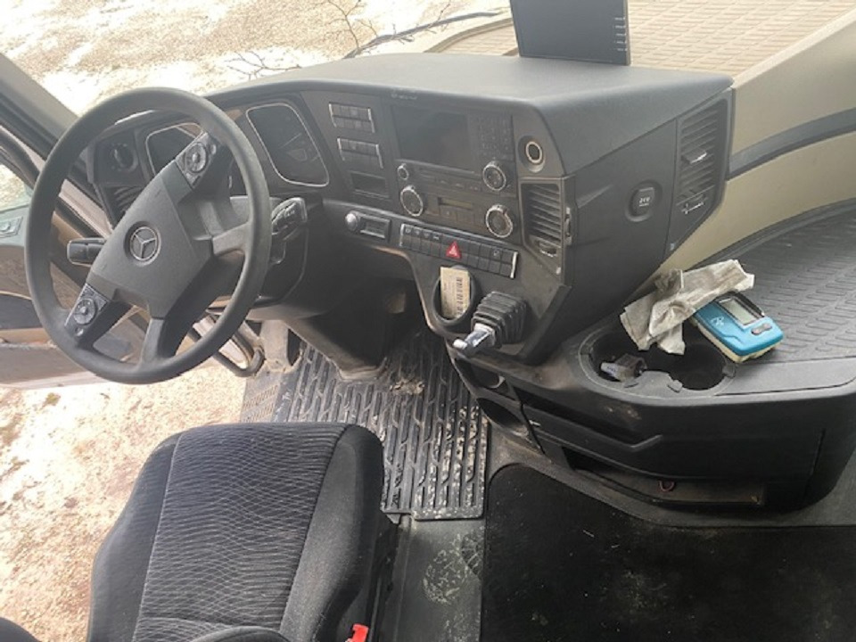 MERCEDES BENZ Actros 18.51 - Cabeza tractora: foto 4 MERCEDES BENZ Actros 18.51 - Cabeza tractora: foto 4
