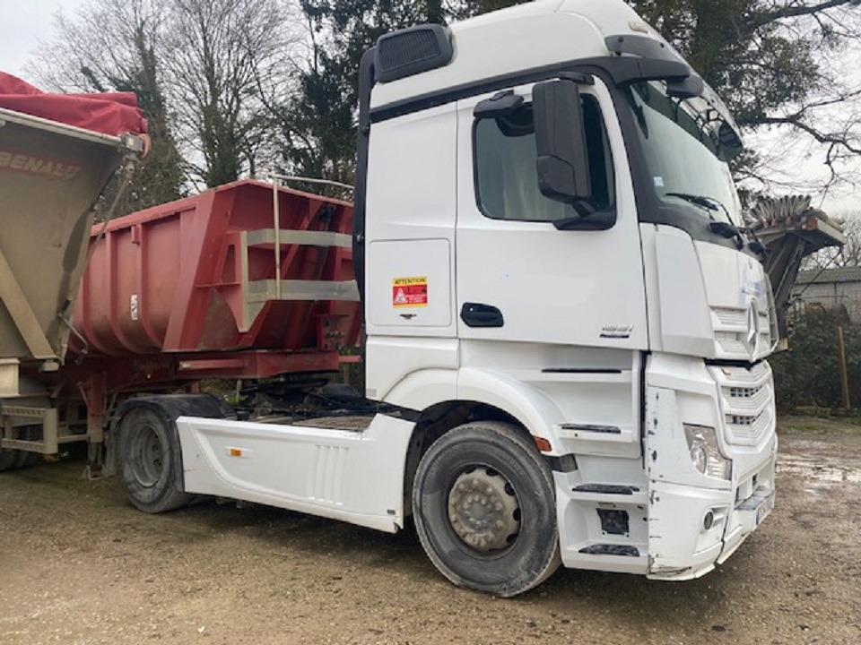MERCEDES BENZ Actros 18.51 - Cabeza tractora: foto 2 MERCEDES BENZ Actros 18.51 - Cabeza tractora: foto 2