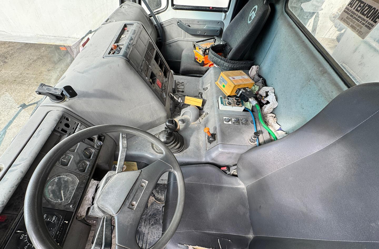 Betonpompa 28MT CIFA ASTRA HD84.38 - Camión hormigonera con bomba: foto 2 Betonpompa 28MT CIFA ASTRA HD84.38 - Camión hormigonera con bomba: foto 2