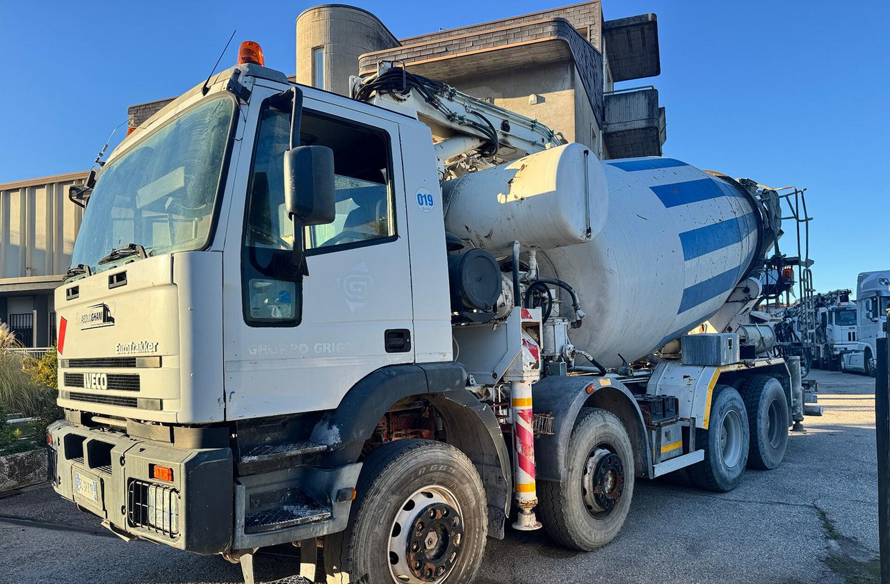 Betonpompa CIFA Iveco Trakker 410E44 - Camión hormigonera con bomba: foto 4 Betonpompa CIFA Iveco Trakker 410E44 - Camión hormigonera con bomba: foto 4