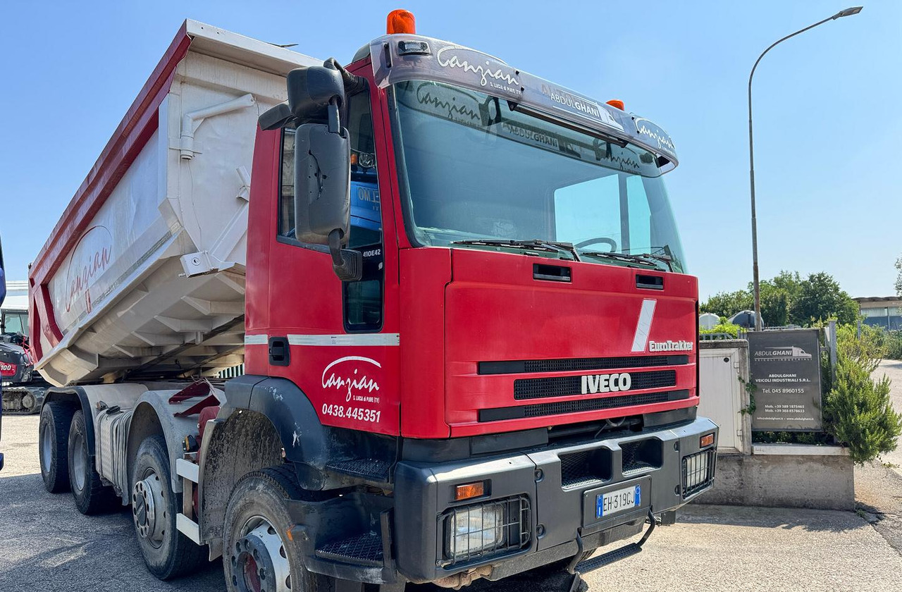 IVECO TRAKKER 420 - 8X4 - Camión volquete: foto 1 IVECO TRAKKER 420 - 8X4 - Camión volquete: foto 1