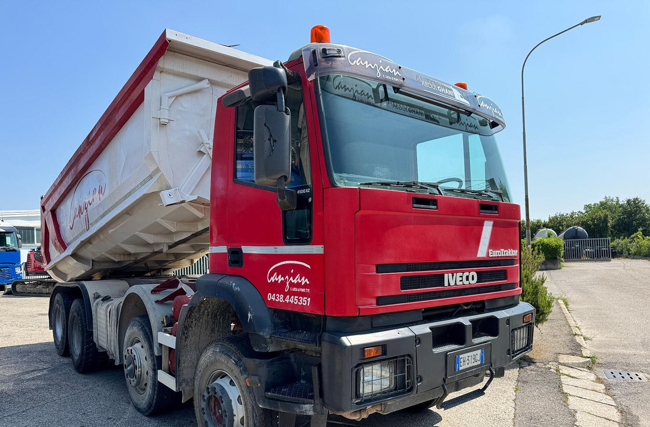 IVECO TRAKKER 420 - 8X4 - Camión volquete: foto 4 IVECO TRAKKER 420 - 8X4 - Camión volquete: foto 4