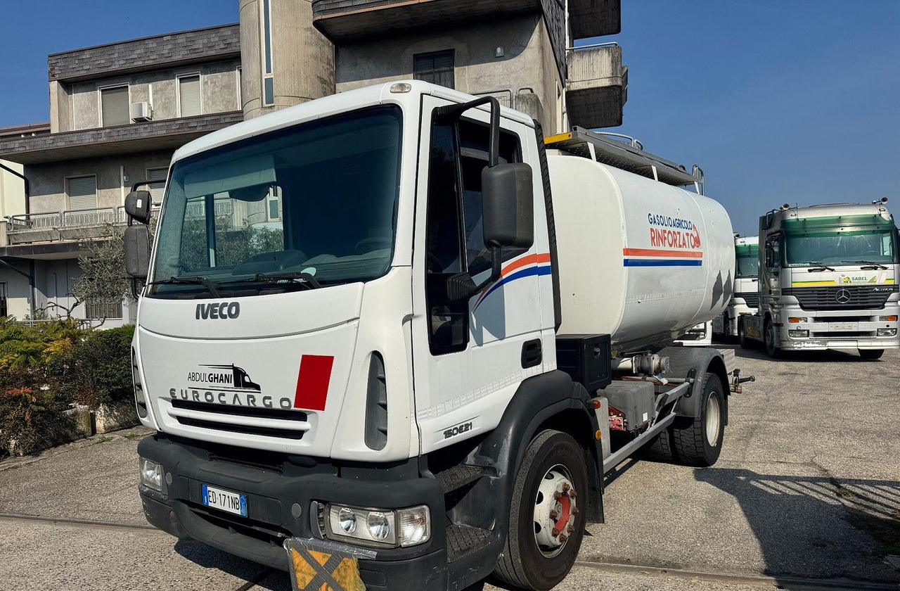Iveco Eurocargo 150E21 Cisterna carburante - Camión cisterna: foto 2 Iveco Eurocargo 150E21 Cisterna carburante - Camión cisterna: foto 2