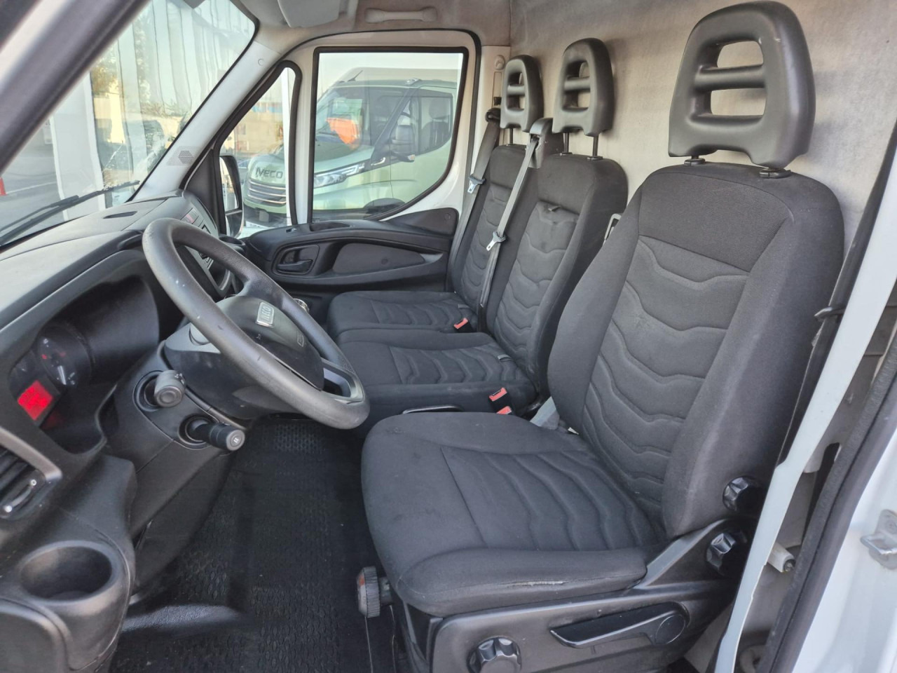 IVECO DAILY35C13V12m3 - Furgoneta de pasajeros: foto 3 IVECO DAILY35C13V12m3 - Furgoneta de pasajeros: foto 3