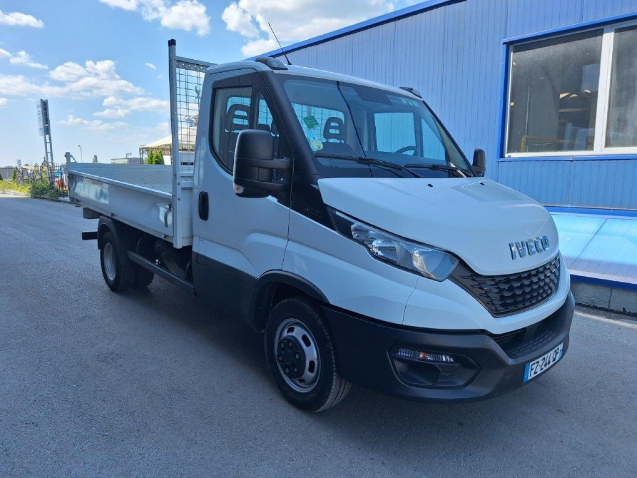 IVECO Daily 35C14 tipper - Furgoneta basculante: foto 3 IVECO Daily 35C14 tipper - Furgoneta basculante: foto 3