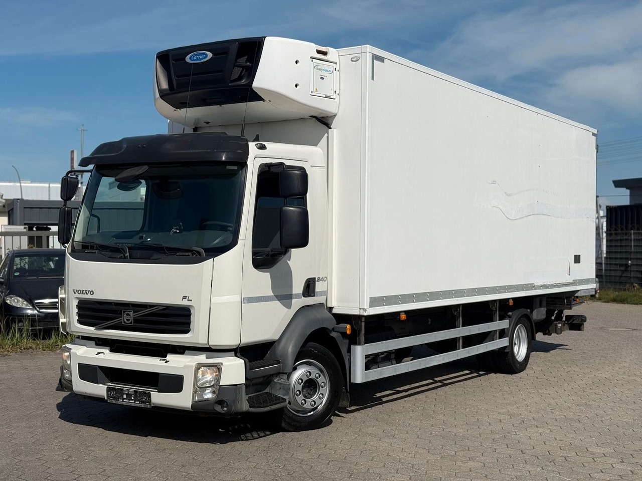 Volvo FL 240 Carrier Easy Cold+Hebebühne - Camión frigorífico: foto 1 Volvo FL 240 Carrier Easy Cold+Hebebühne - Camión frigorífico: foto 1