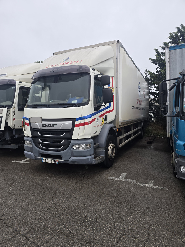 DAF LF 320 - Camión caja cerrada: foto 1 DAF LF 320 - Camión caja cerrada: foto 1