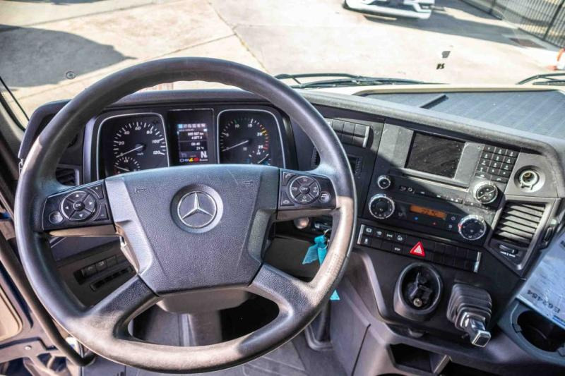 Foto del interior 3: Cabeza tractora Mercedes ACTROS 1848 LS