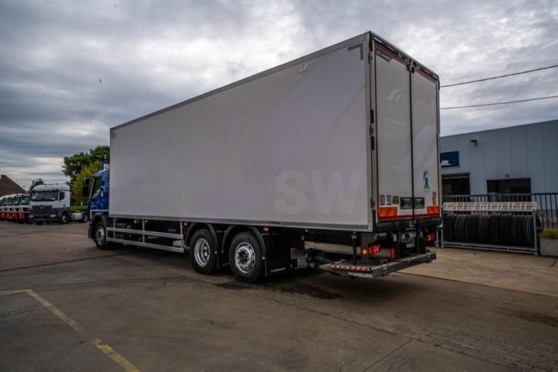 Renault D WIDE 380 DXI+CARRIER SUPRA 1150 Mt + DHOLLANDIA 2T - Camión frigorífico: foto 5 Renault D WIDE 380 DXI+CARRIER SUPRA 1150 Mt + DHOLLANDIA 2T - Camión frigorífico: foto 5