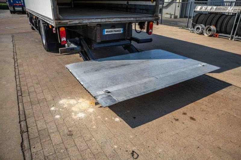 Camión frigorífico Renault MIDLUM 280DXI+POUSSIN/CHICKEN/KUIKEN/KÛKEN: foto 7