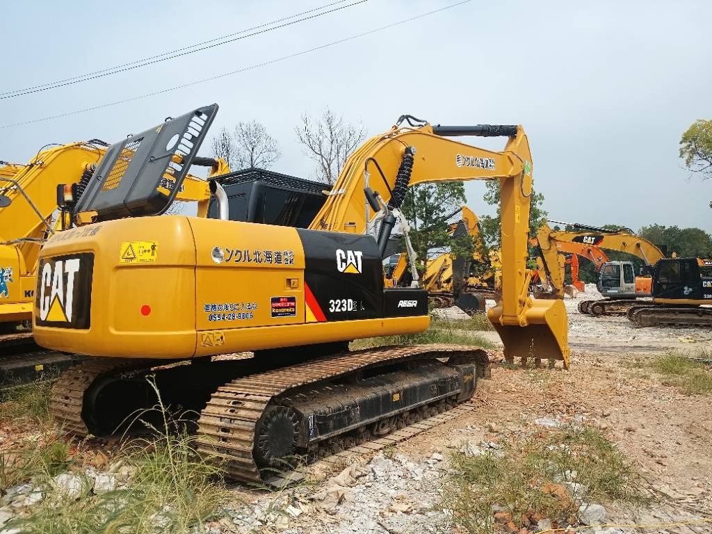 CAT 323D2 - Excavadora de cadenas: foto 1 CAT 323D2 - Excavadora de cadenas: foto 1