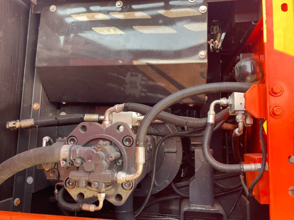 Excavadora de cadenas Doosan DX225LCA: foto 6