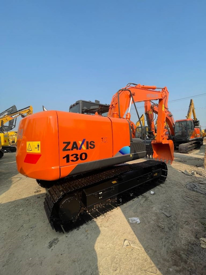 Hitachi ZX 130 - Excavadora de cadenas: foto 1 Hitachi ZX 130 - Excavadora de cadenas: foto 1