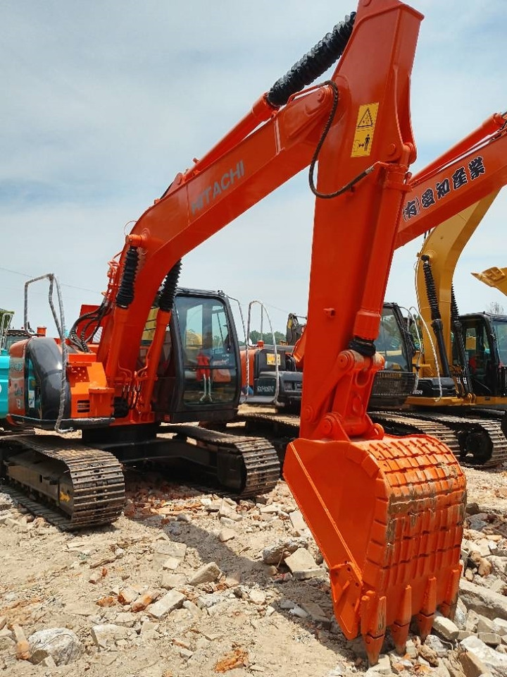 Hitachi ZX 135 - Excavadora de cadenas: foto 1 Hitachi ZX 135 - Excavadora de cadenas: foto 1