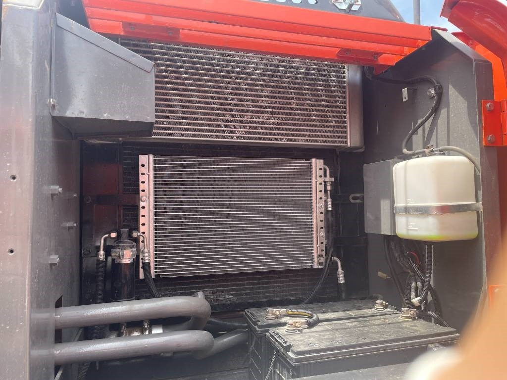 Hitachi ZX 200 - Excavadora de cadenas: foto 5 Hitachi ZX 200 - Excavadora de cadenas: foto 5