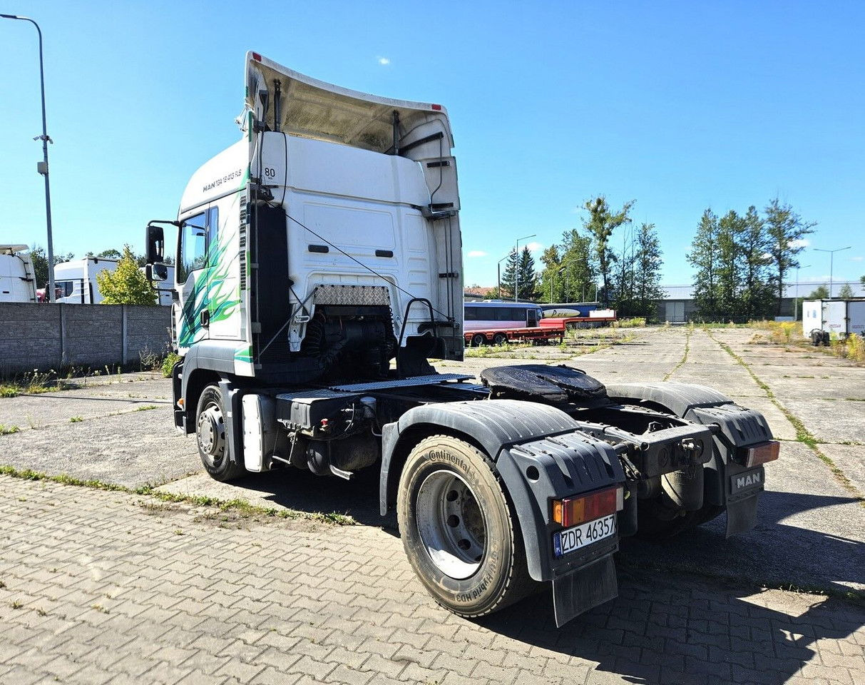 MAN 18.413 FLS - Manual pump and injectors, Intarder, Airco - Cabeza tractora: foto 3 MAN 18.413 FLS - Manual pump and injectors, Intarder, Airco - Cabeza tractora: foto 3