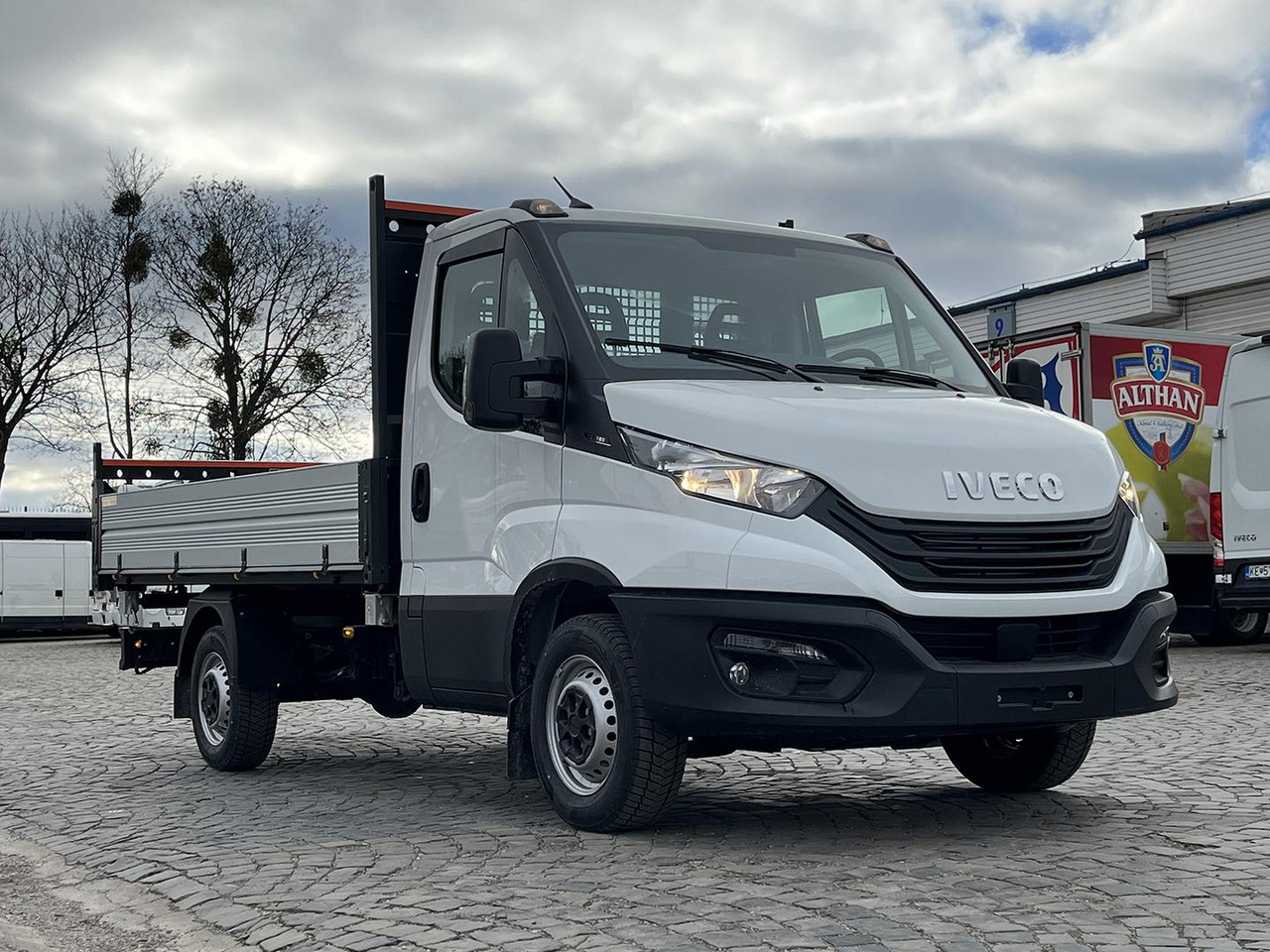 Iveco DAILY SKLÁPAČ, 2.3D, 35S16H - Furgoneta basculante: foto 1 Iveco DAILY SKLÁPAČ, 2.3D, 35S16H - Furgoneta basculante: foto 1