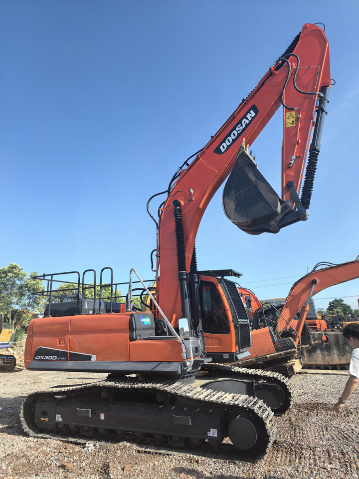 DOOSAN DX300 used excavator - Autogrúa: foto 5 DOOSAN DX300 used excavator - Autogrúa: foto 5