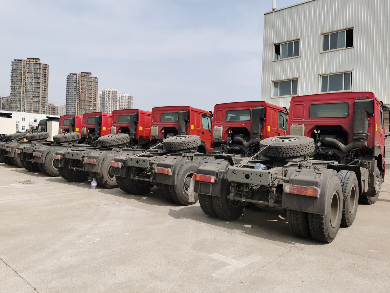 SINOTRUK ZZ4257V3247B - Cabeza tractora: foto 4 SINOTRUK ZZ4257V3247B - Cabeza tractora: foto 4