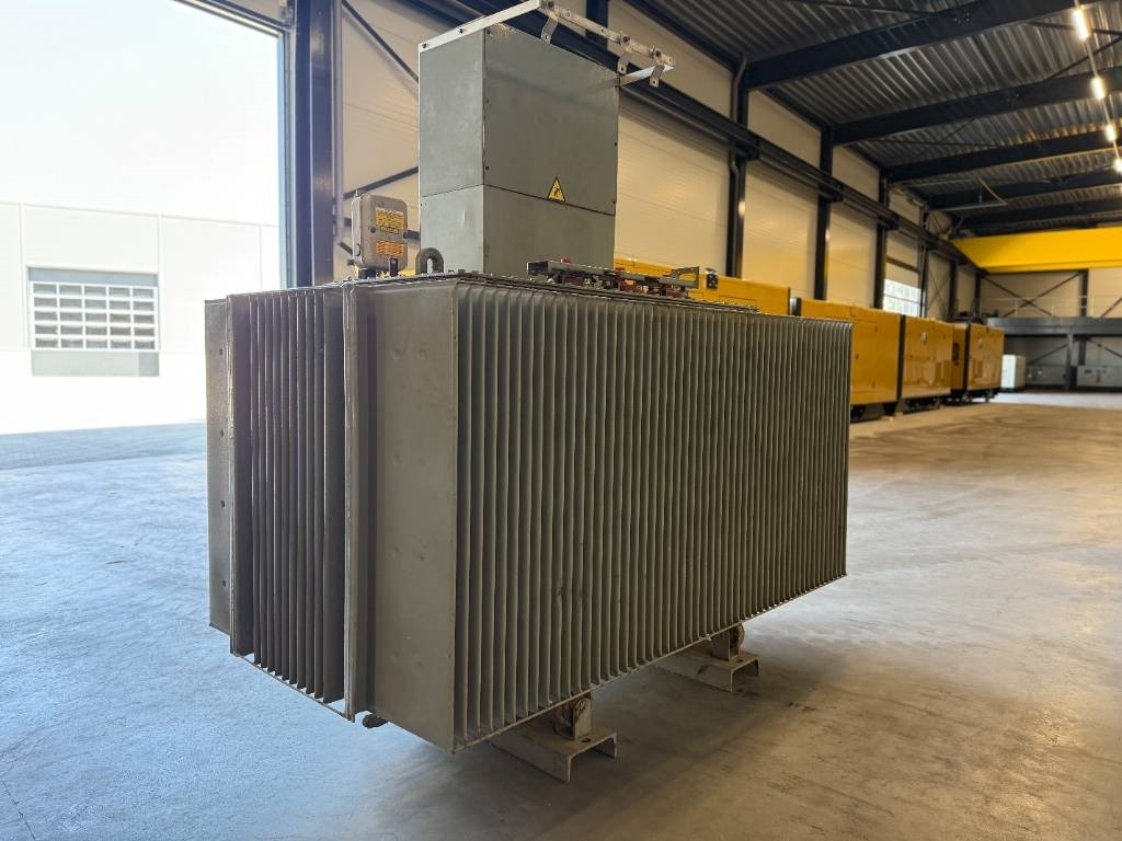 Merlin Gerin France Transfo DYN11 OIL 1600 kVA 380V/16kV - Equipo de construcción: foto 4 Merlin Gerin France Transfo DYN11 OIL 1600 kVA 380V/16kV - Equipo de construcción: foto 4