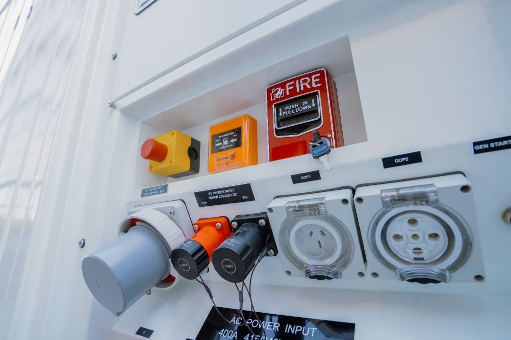 Generador industriale nuevo PHE375 Hybrid Energy System- 375 kVA - 474 kWh: foto 8