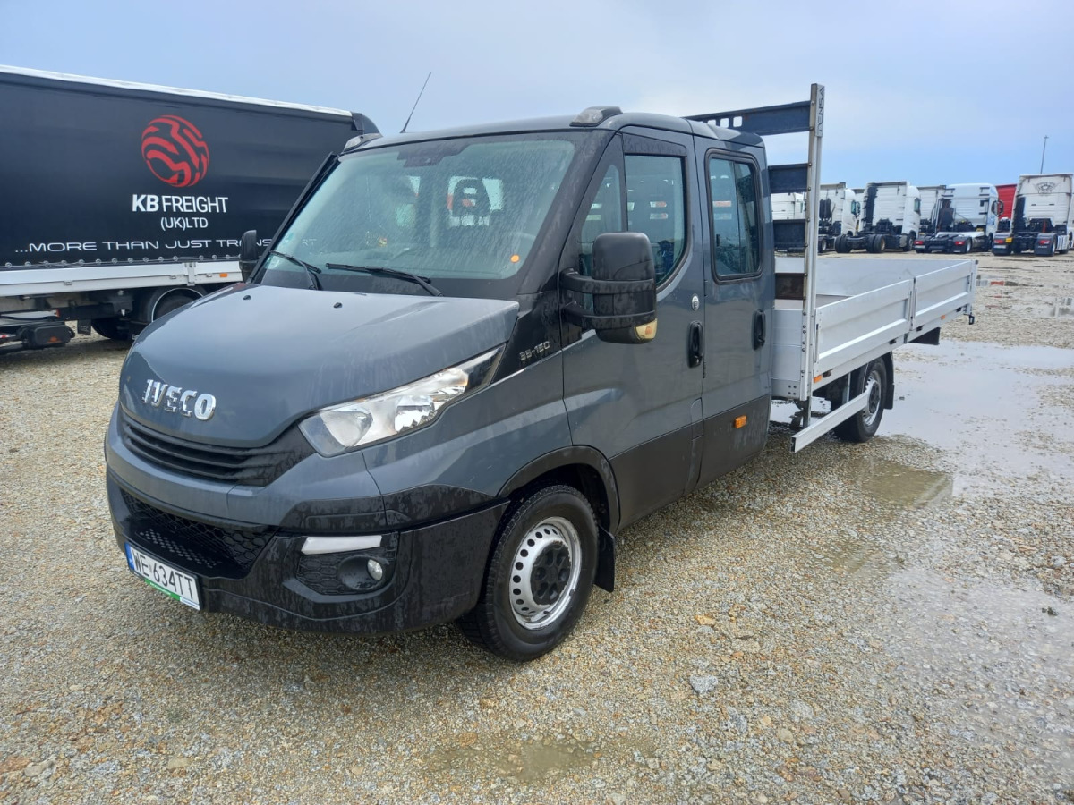 IVECO DAILY 35S15 DOKA - Furgoneta combi: foto 2 IVECO DAILY 35S15 DOKA - Furgoneta combi: foto 2
