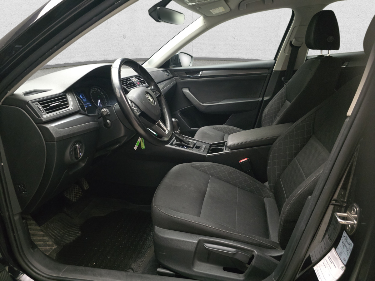 Coche SKODA SUPERB LIFTBACK: foto 10