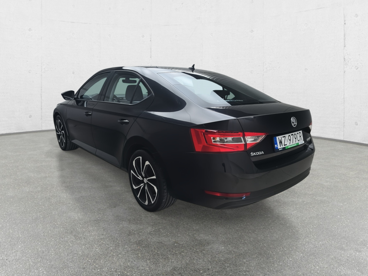 Coche SKODA SUPERB LIFTBACK: foto 7