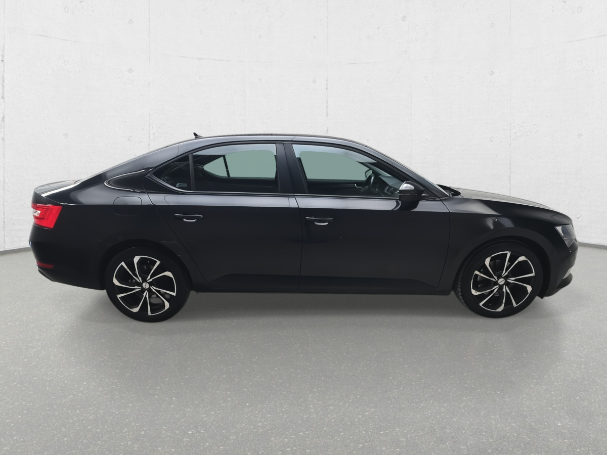 Coche SKODA SUPERB LIFTBACK: foto 8