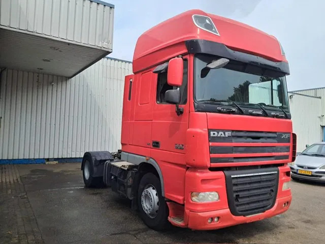 DAF XF 105 460 , Manual Gearbox , PTO , Tipper Hydraulics , Airco , Superspace Cab - Cabeza tractora: foto 4 DAF XF 105 460 , Manual Gearbox , PTO , Tipper Hydraulics , Airco , Superspace Cab - Cabeza tractora: foto 4